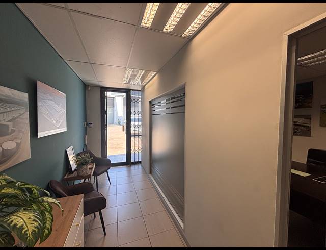 522M² WAREHOUSE TO LET IN RIVERHORSE VALLEY